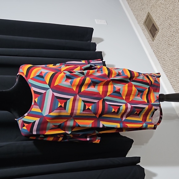 Irma- Medium - LuLaRoe - Picture 1 of 9